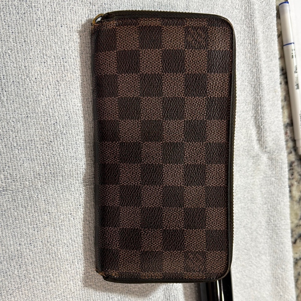 Authentic Louis Vuitton Damier Ebene Zippy Wallet